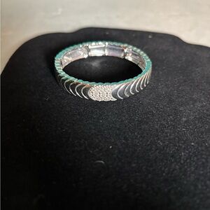 Elegant Silver Toned Bracelet Stretch